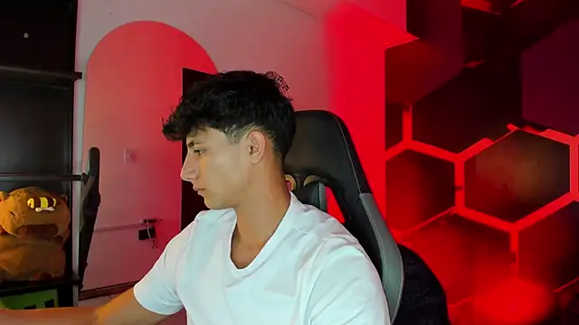 MaxiimoRomano  online show from 06/24/26, 07:13