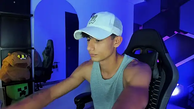 MaxiimoRomano  online show from 06/25/26, 06:56