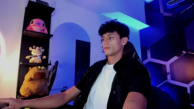 MaxiimoRomano  online show from 07/15/26, 07:08