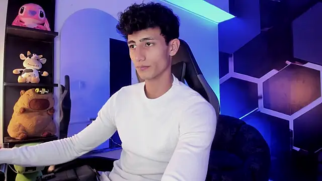 MaxiimoRomano  online show from 07/16/26, 07:31