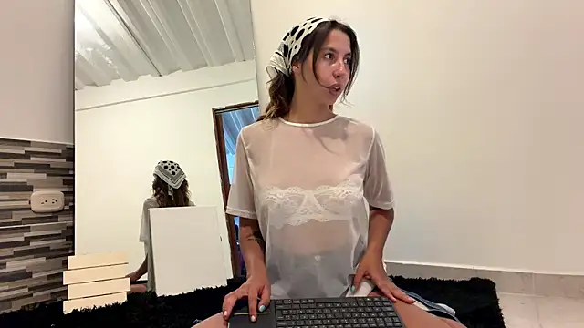 Julieta Jol online show from 04/22/26, 02:07