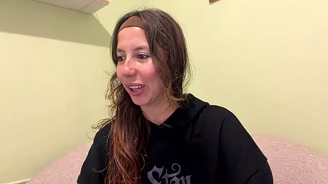 Julieta Jol online show from 05/05/26, 01:30