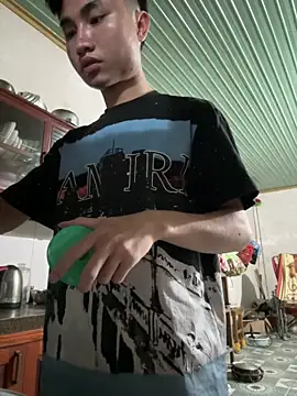 Hoanganhdayroii online show from 04/02/26, 12:03