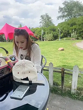 Snapshot of LuckyGirl-11 chatting on 04/15/26, 07:04 LuckyGirl-11 online show from 04/15/26, 07:04