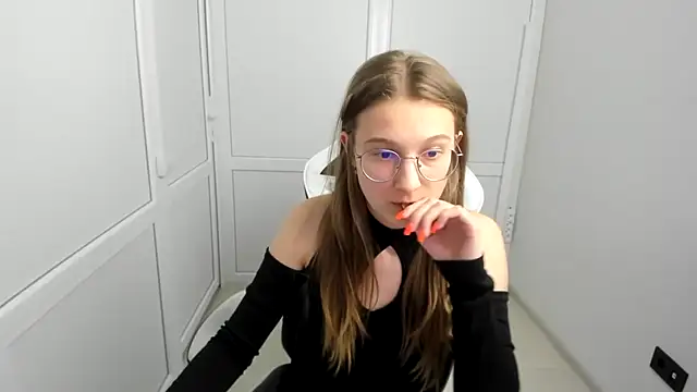 Mia kristal online show from 03/29/26, 07:30