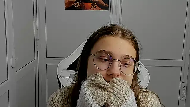 Mia kristal online show from 04/07/26, 07:53