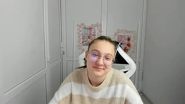 Mia kristal online show from 06/01/26, 07:43