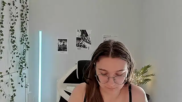 Mia kristal online show from 07/07/26, 08:18