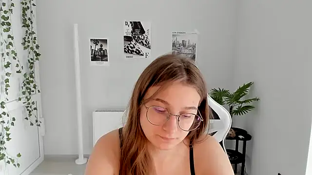 Mia kristal online show from 07/11/26, 08:17
