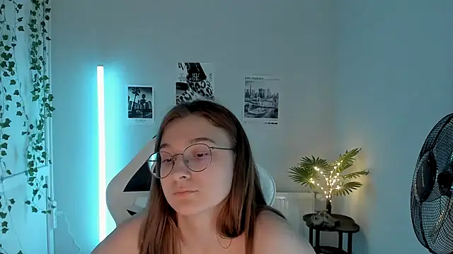Mia kristal online show from 07/13/26, 08:06