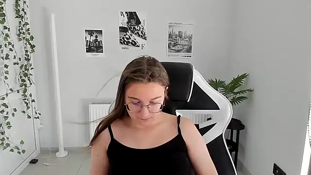 Mia kristal online show from 07/17/26, 06:53