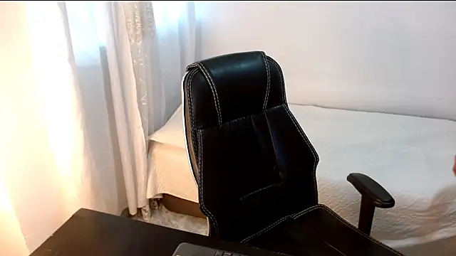 Maia-Sky online show from 04/08/26, 10:32