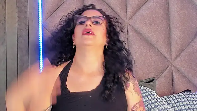 KatyraTaylor   online show from 04/16/26, 09:39