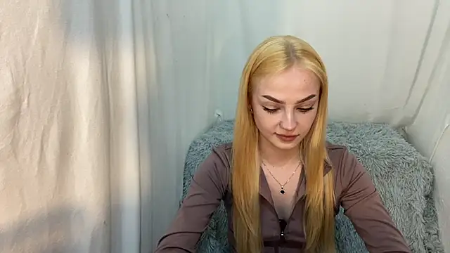 EvaKapnist online show from 04/13/26, 08:25