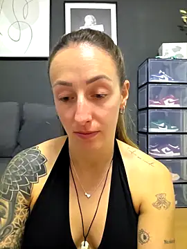 NicoleKaiser online show from 04/06/26, 06:09