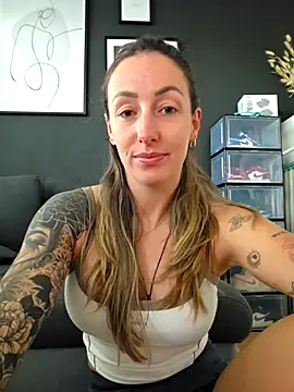 NicoleKaiser online show from 04/08/26, 05:40