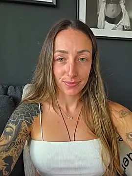 NicoleKaiser online show from 05/31/26, 04:03