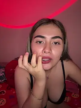 Snapshot of Mia_seduccion chatting on 04/14/26, 01:22 Mia seduccion online show from 04/14/26, 01:22