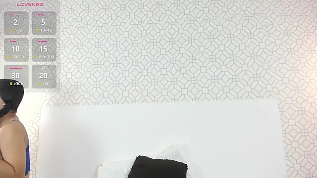 Snapshot of ZoeCooper1 chatting on 04/14/26, 12:11 ZoeCooper1 online show from 04/14/26, 12:11