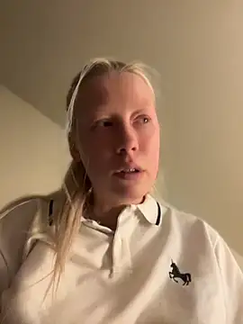 LeniMaria online show from 04/15/26, 06:26