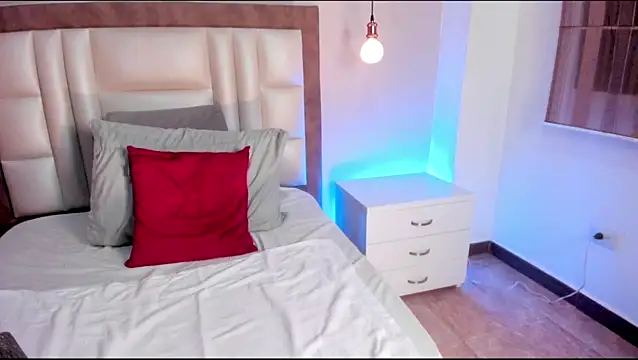 AnnieBlluee online show from 04/14/26, 12:11