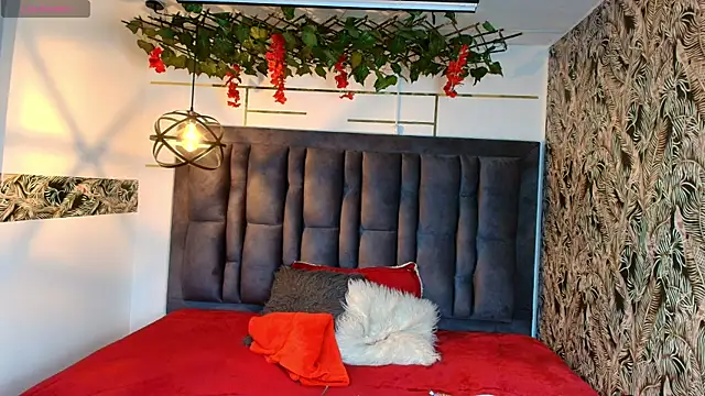 Snapshot of BONIE_WILLS chatting on 04/06/26, 12:28 BONIE WILLS online show from 04/06/26, 12:28