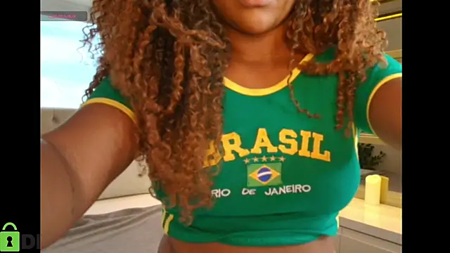 Snapshot of Alma_Dunn chatting on 04/07/26, 11:32 Alma Dunn online show from 04/07/26, 11:32