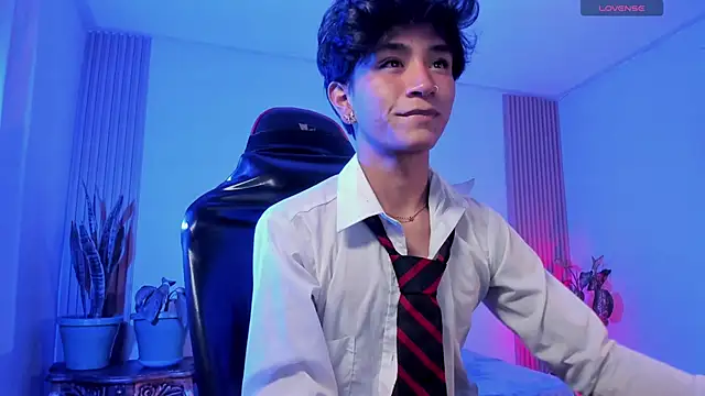 Snapshot of cococumps chatting on 04/04/26, 11:29 cococumps online show from 04/04/26, 11:29