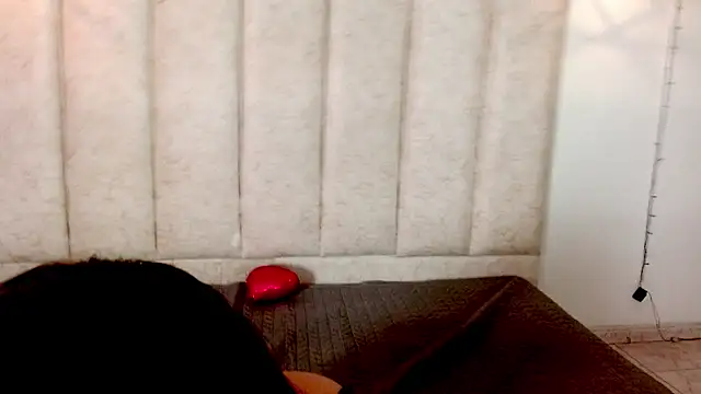 Snapshot of sweetbloomcs chatting on 04/11/26, 02:43 sweetbloomcs online show from 04/11/26, 02:43