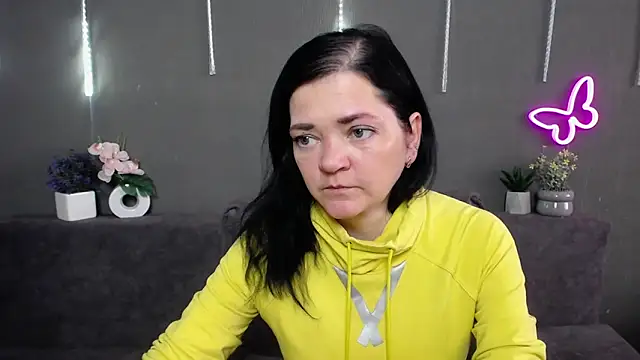 LauraFinn online show from 03/25/26, 07:14