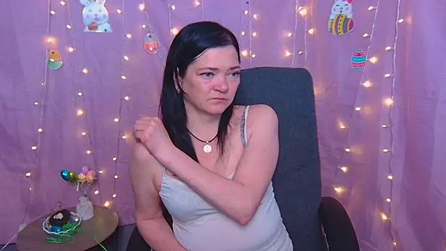 LauraFinn online show from 04/05/26, 06:21