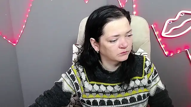 LauraFinn online show from 04/12/26, 06:18