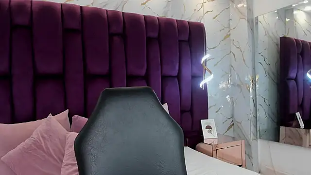 milamonroyy online show from 04/10/26, 04:06