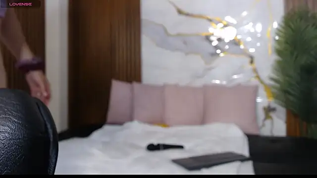 Alyce tay1 online show from 04/15/26, 07:58