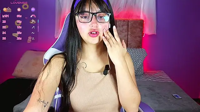 1 Scarllet  online show from 04/07/26, 12:49