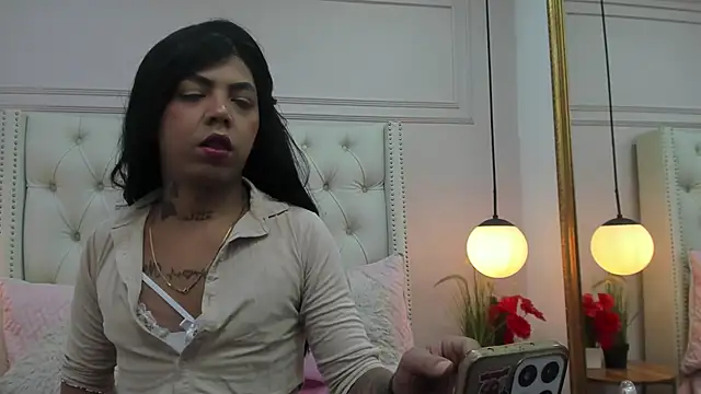 MiiaRestrepo online show from 07/15/26, 12:10
