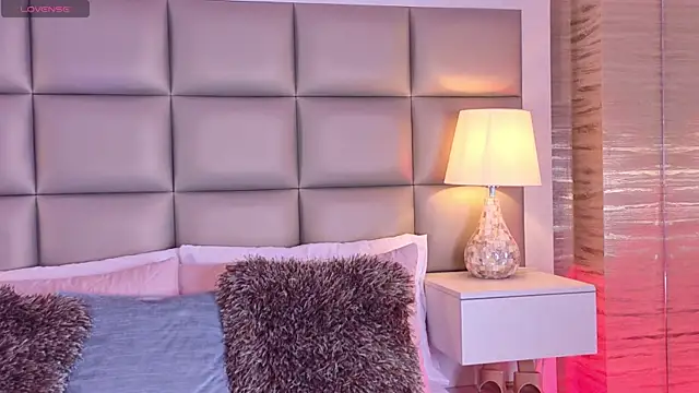 Snapshot of MiaNeill chatting on 04/04/26, 10:40 MiaNeill online show from 04/04/26, 10:40