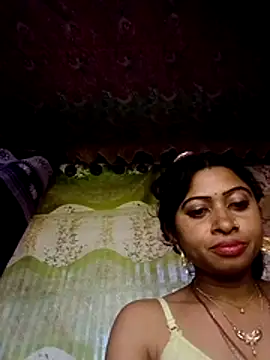 Snapshot of Sexy_moon45 chatting on 04/12/26, 12:21 Sexy moon45 online show from 04/12/26, 12:21