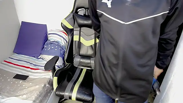 Mathias twinkk online show from 03/23/26, 08:24