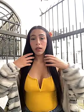 Ferrari Pink online show from 03/27/26, 07:35