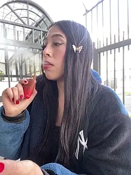 Ferrari Pink online show from 04/12/26, 11:48