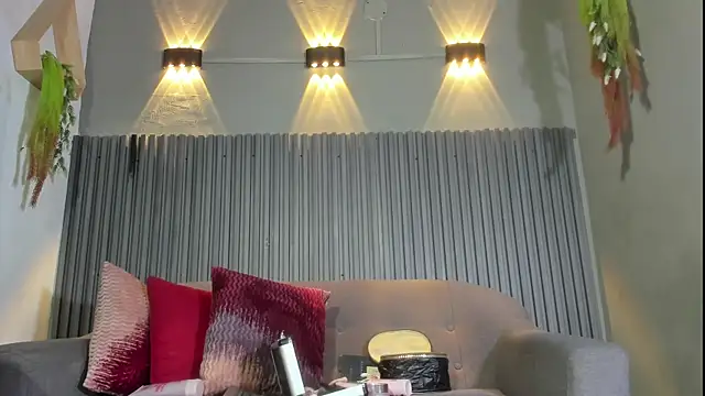 Snapshot of Emmyy_Fantasy chatting on 03/30/26, 01:01 Emmyy Fantasy online show from 03/30/26, 01:01