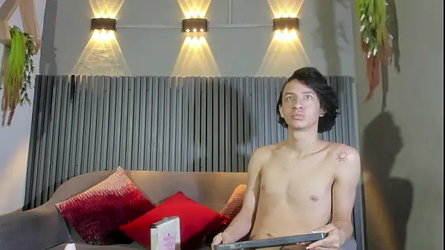 Snapshot of Emmyy_Fantasy chatting on 04/07/26, 02:06 Emmyy Fantasy online show from 04/07/26, 02:06