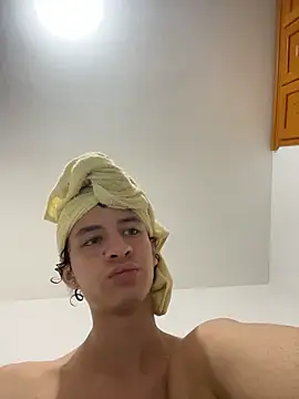 Snapshot of Emmyy_Fantasy chatting on 04/14/26, 02:28 Emmyy Fantasy online show from 04/14/26, 02:28