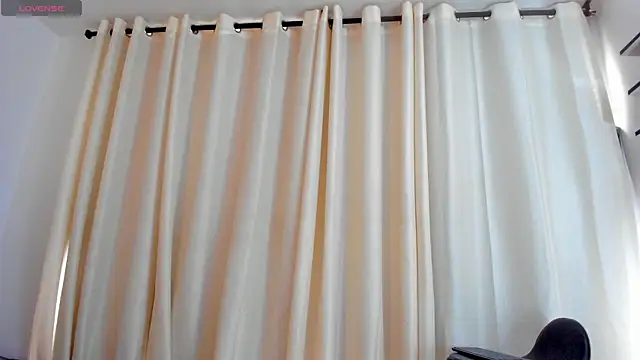 Snapshot of giana_gill chatting on 03/21/26, 12:10 giana gill online show from 03/21/26, 12:10