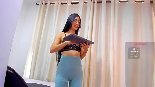 Snapshot of giana_gill chatting on 04/10/26, 04:44 giana gill online show from 04/10/26, 04:44