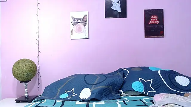 Snapshot of aisha_laurent chatting on 04/06/26, 12:39 aisha laurent online show from 04/06/26, 12:39