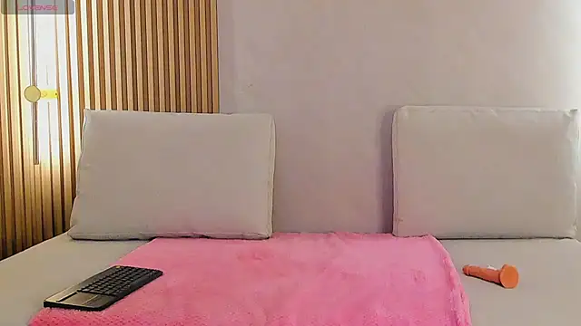 lua rosse online show from 04/15/26, 03:46