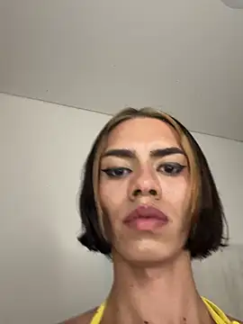 Amira BabyHot online show from 03/25/26, 09:15