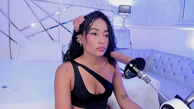 Horny Brunette  online show from 04/16/26, 03:18